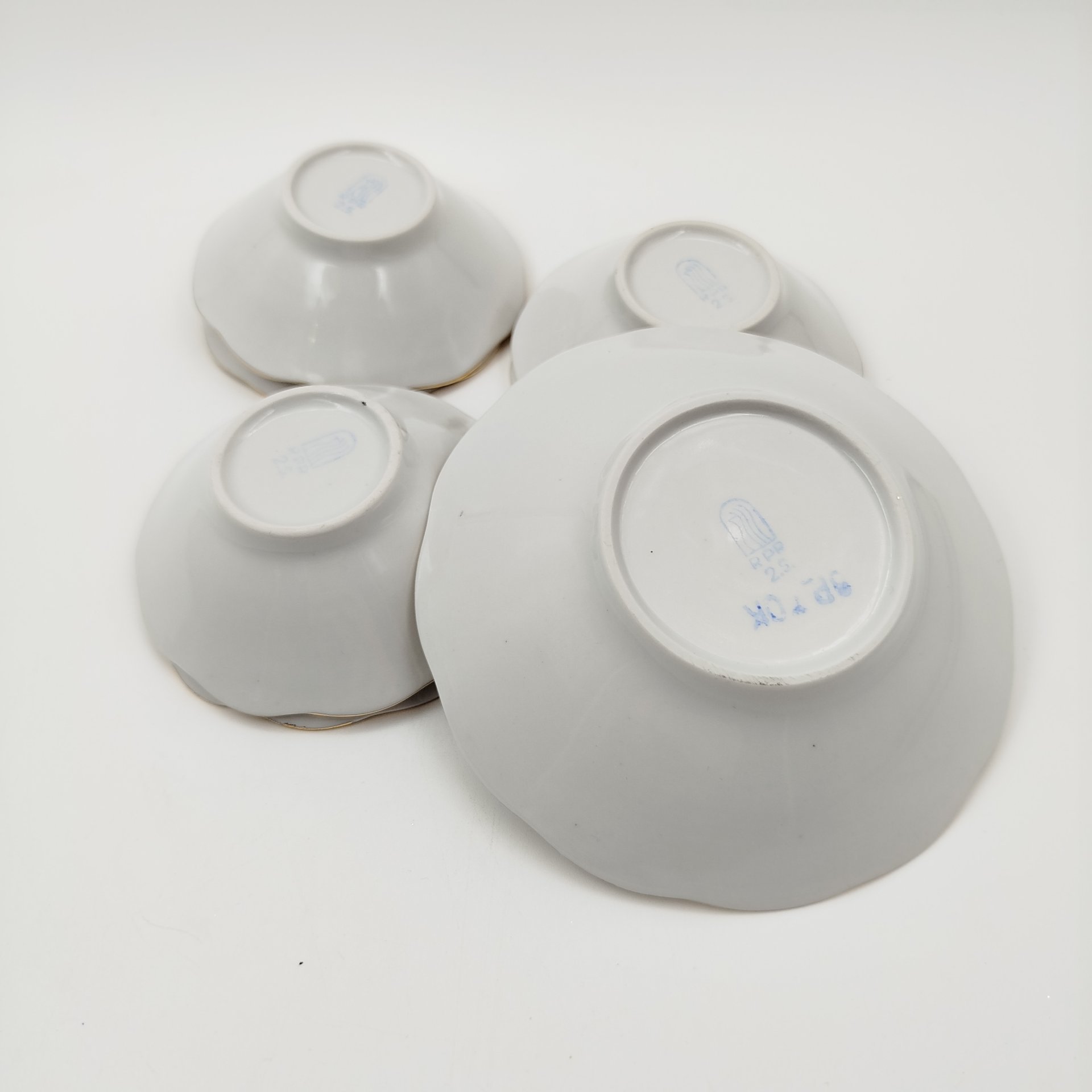 Набор из 7-ми розеток (пиал), украшенных изображением роз, фарфор, деколь, золочение, Рижский фарфорово-фаянсовый завод, СССР, 1960-1980 гг.