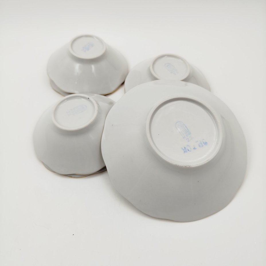 Набор из 7-ми розеток (пиал), украшенных изображением роз, фарфор, деколь, золочение, Рижский фарфорово-фаянсовый завод, СССР, 1960-1980 гг.