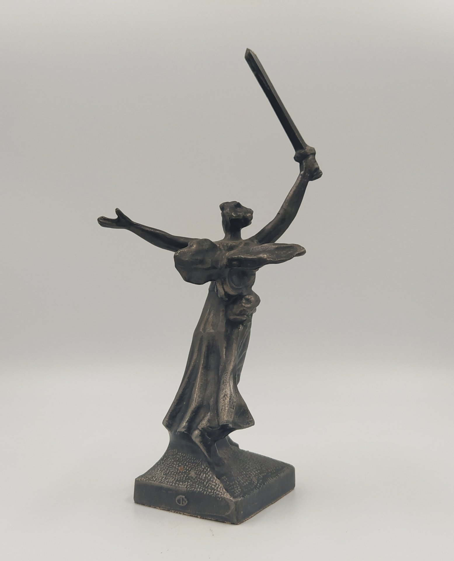 Статуэтка «Родина-мать», металл, СССР, 1960-1990 гг.