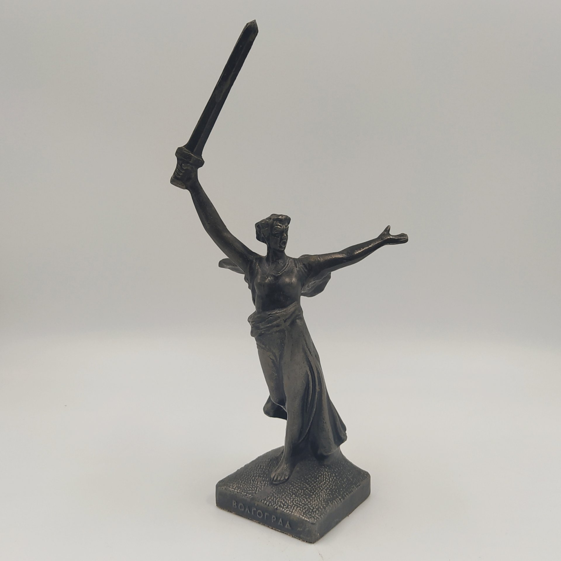 Статуэтка «Родина-мать», металл, СССР, 1960-1990 гг.