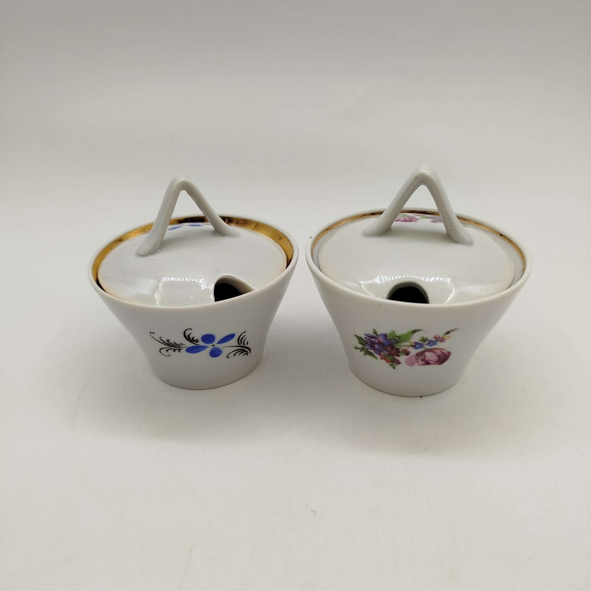 Набор из двух солонок(горчичниц) с цветочным декором, фарфор, деколь, золочение, Дулевский фарфоровый завод (Дулёво), СССР, 1968-1991 гг.