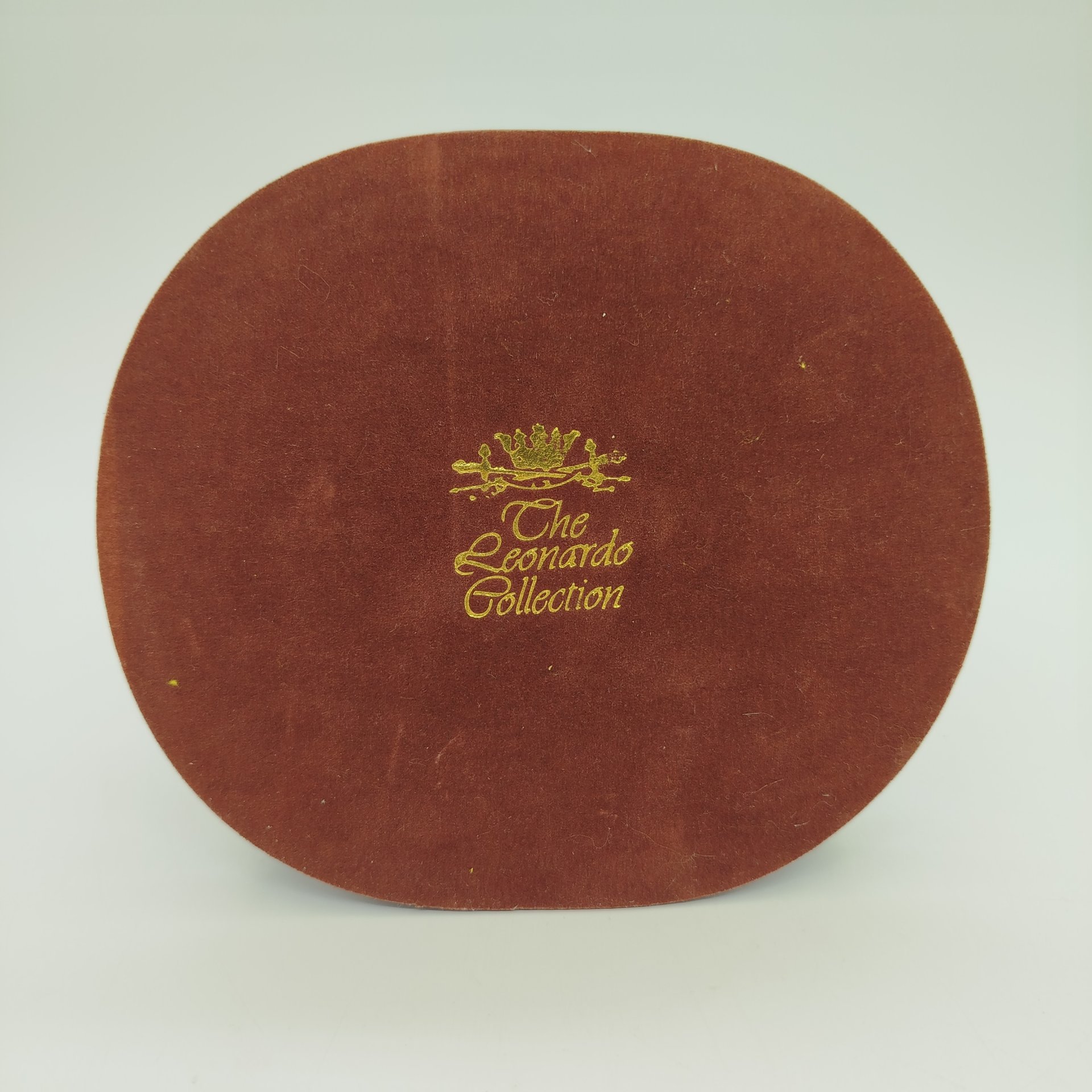 Художественная композиция (статуэтка) "Охотник" на постаменте, The Leonardo Collection