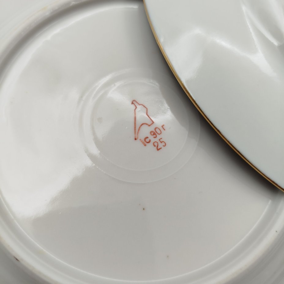 Набор из 5-ти закусочных тарелок, украшенных ленточным декором, фарфор, крытье, золочение, Дулевский фарфоровый завод (Дулёво), СССР, 1990 г.