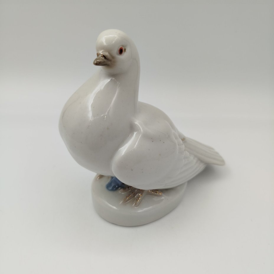 Статуэтка "Голубь", фарфор, роспись, золочение, Турыгинский фарфоровый завод артели «Художественная керамика» (Гжель), СССР, 1950-1960 гг.