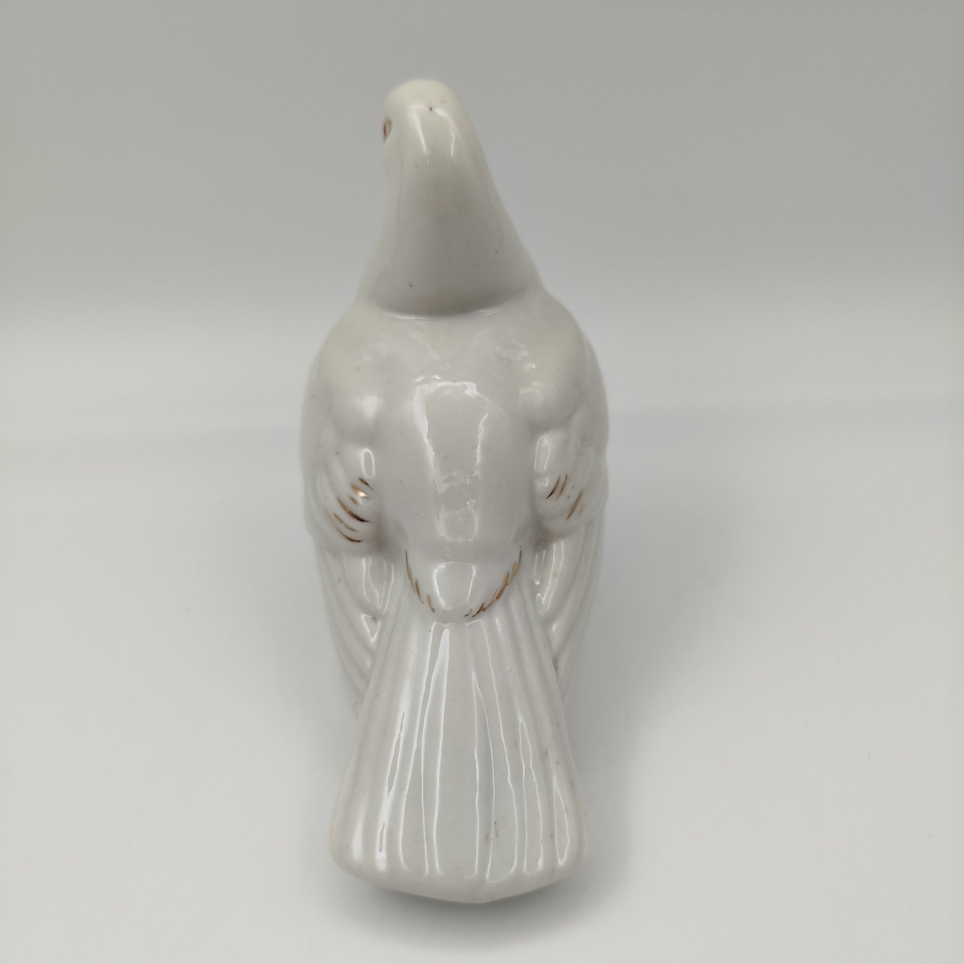 Статуэтка "Голубь", фарфор, роспись, золочение, Турыгинский фарфоровый завод артели «Художественная керамика» (Гжель), СССР, 1950-1960 гг.