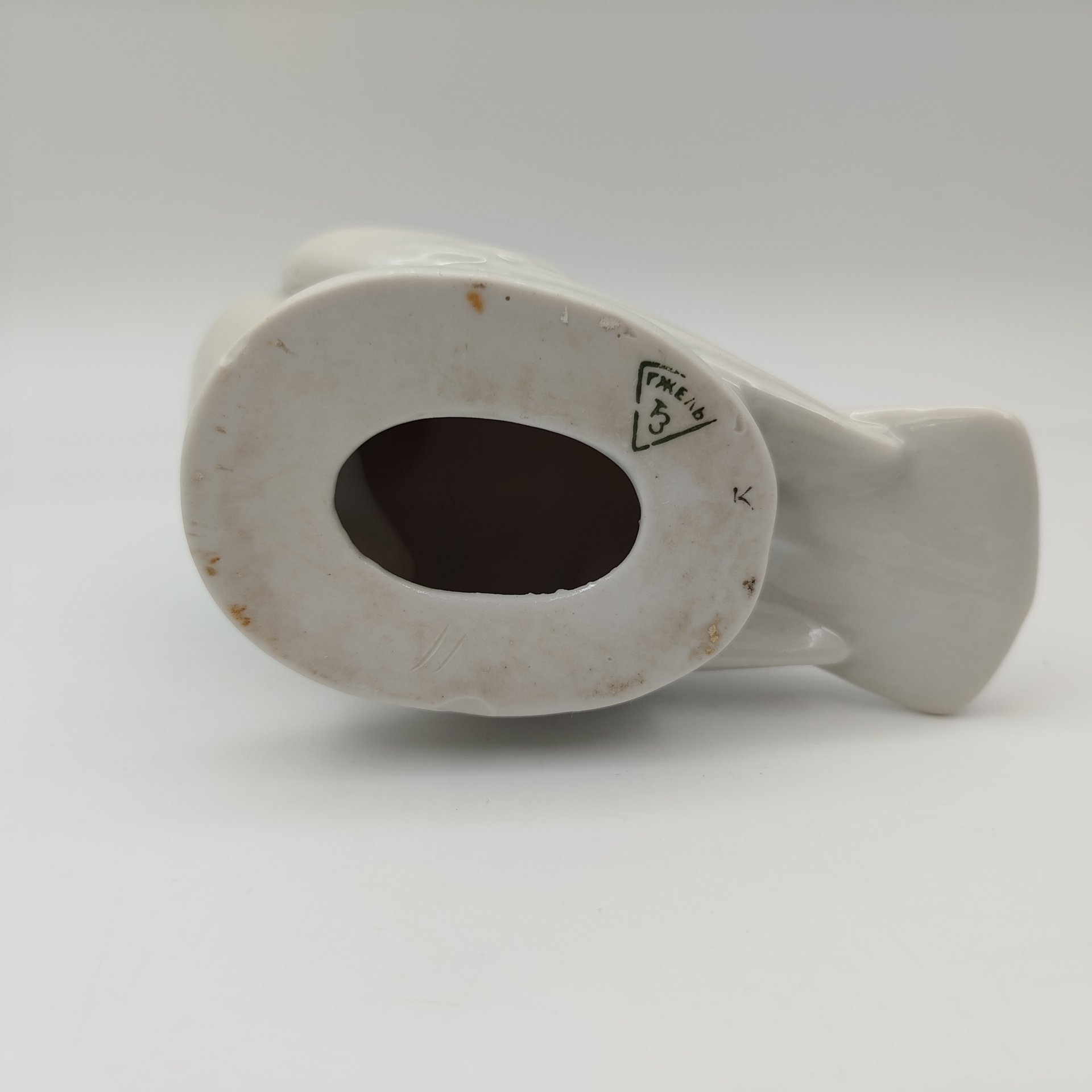 Статуэтка "Голубь", фарфор, роспись, золочение, Турыгинский фарфоровый завод артели «Художественная керамика» (Гжель), СССР, 1950-1960 гг.