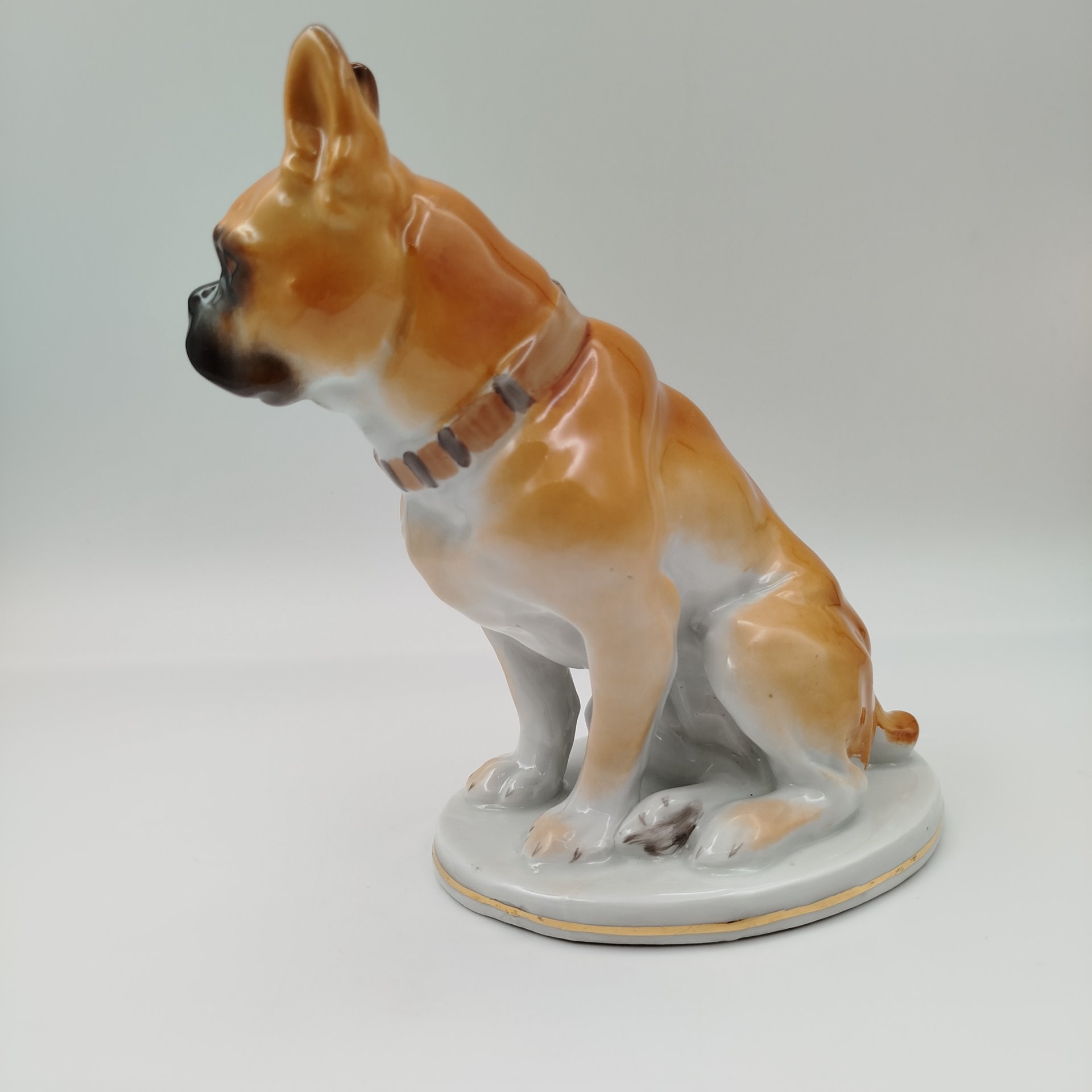 [Раннее клеймо] Статуэтка "Боксёр", скульптор В.С. Драчинская, автор росписи И.И. Ризнич, фарфор, роспись, золочение, Ленинградский фарфоровый завод (ЛФЗ), СССР, 1945-1950 гг.