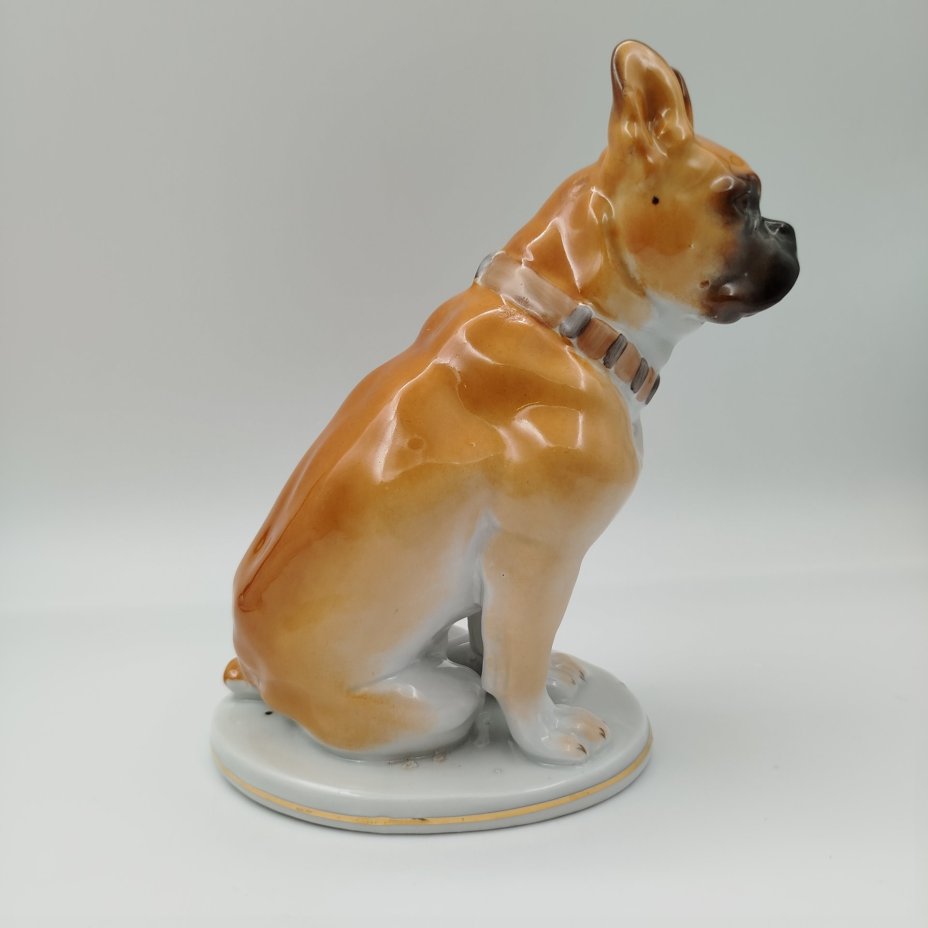 [Раннее клеймо] Статуэтка "Боксёр", скульптор В.С. Драчинская, автор росписи И.И. Ризнич, фарфор, роспись, золочение, Ленинградский фарфоровый завод (ЛФЗ), СССР, 1945-1950 гг.