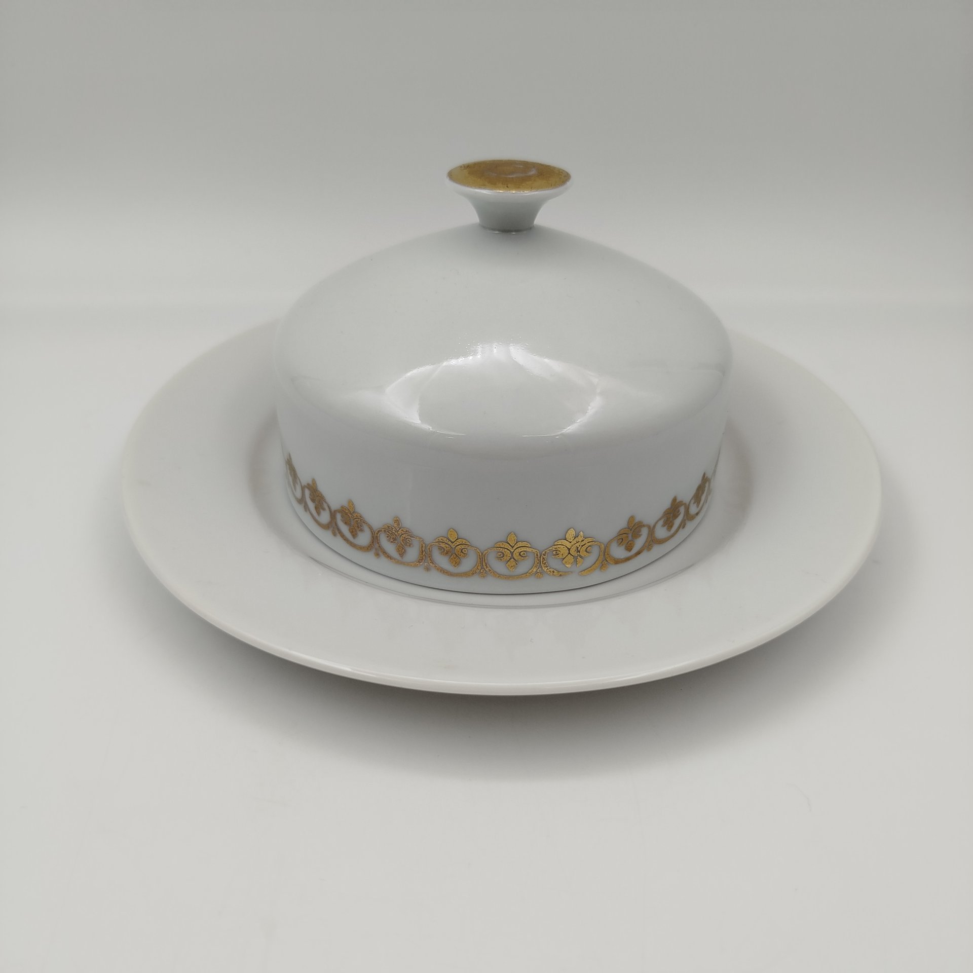 Маслёнка с золотистым узором, фарфор, золочение, Colditz (Кольдиц), ГДР, 1970-1980 гг.