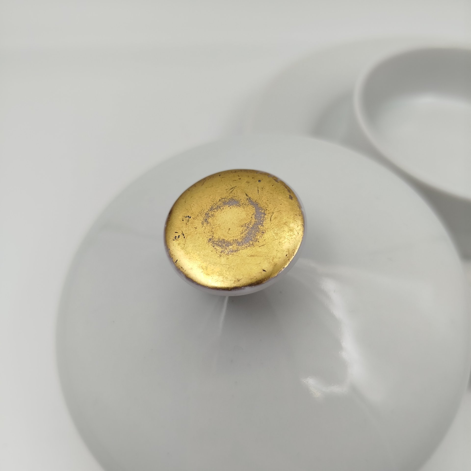 Маслёнка с золотистым узором, фарфор, золочение, Colditz (Кольдиц), ГДР, 1970-1980 гг.