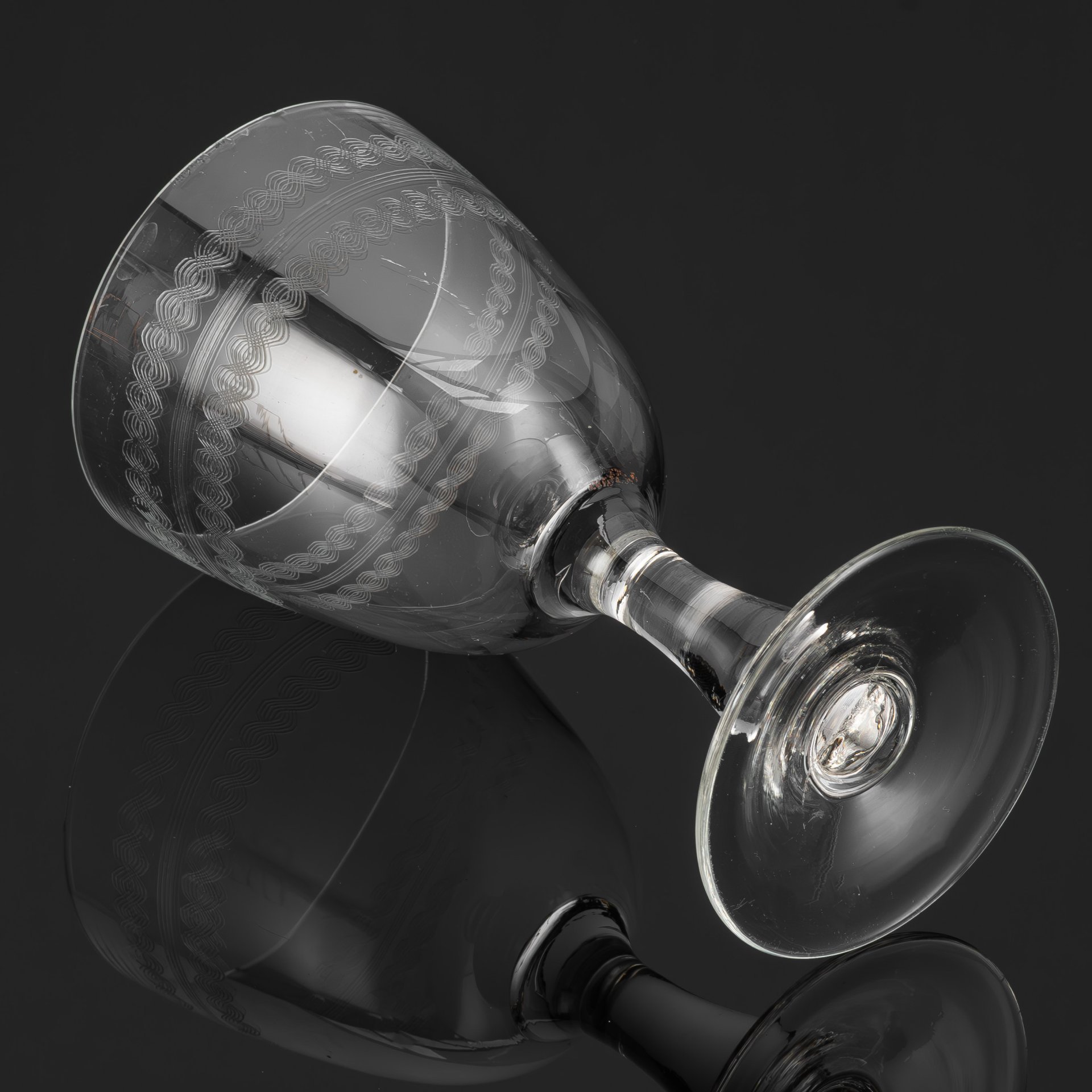 Бокал с орнаментальным декором, стекло, выдувание, травление, Акционерное общество Мальцовских заводов, Российская империя, 1900-1930 гг.