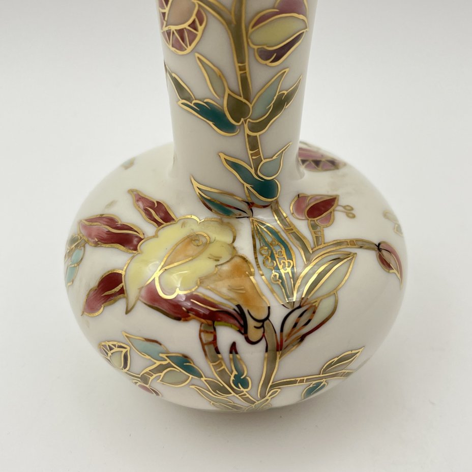 Ваза миниатюрная, украшенная изображением цветов, фарфор, роспись, золочение, Zsolnay, Венгрия, 1980-2000 гг.