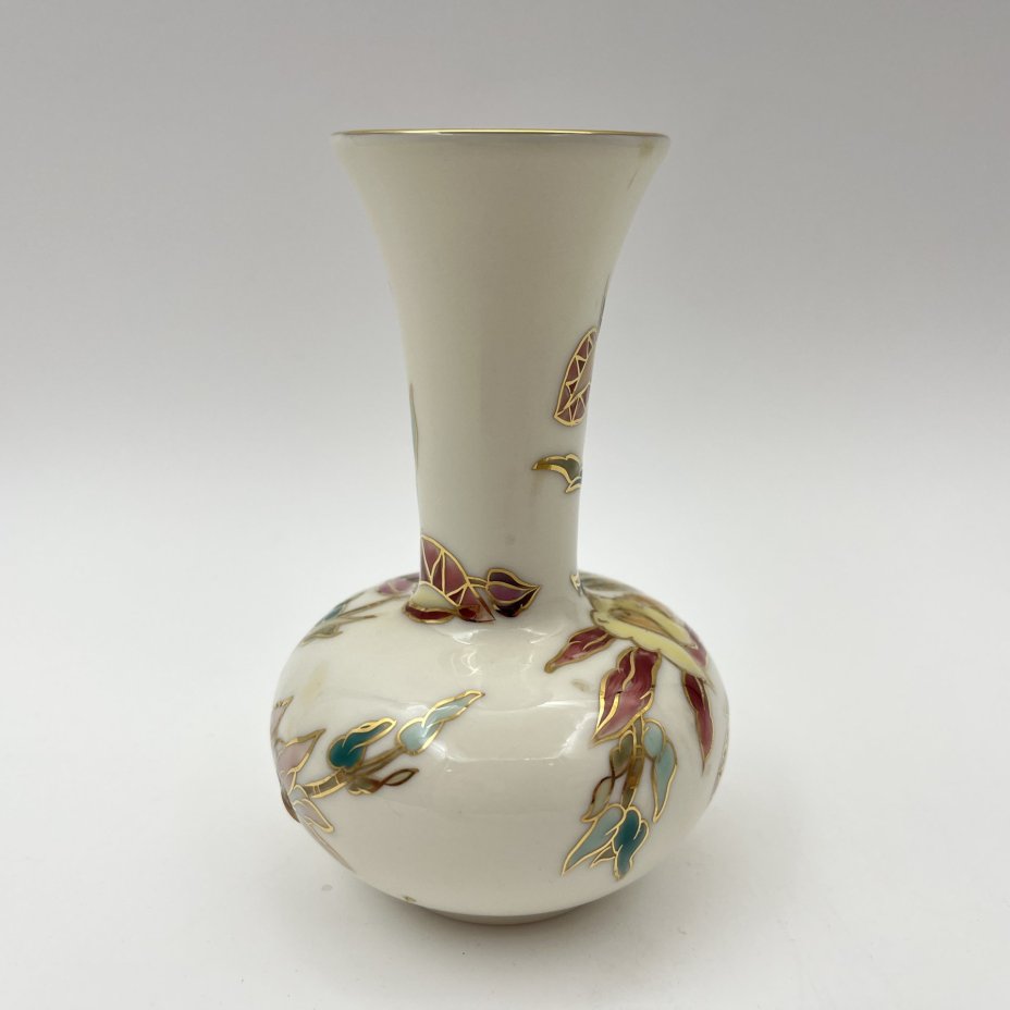 Ваза миниатюрная, украшенная изображением цветов, фарфор, роспись, золочение, Zsolnay, Венгрия, 1980-2000 гг.