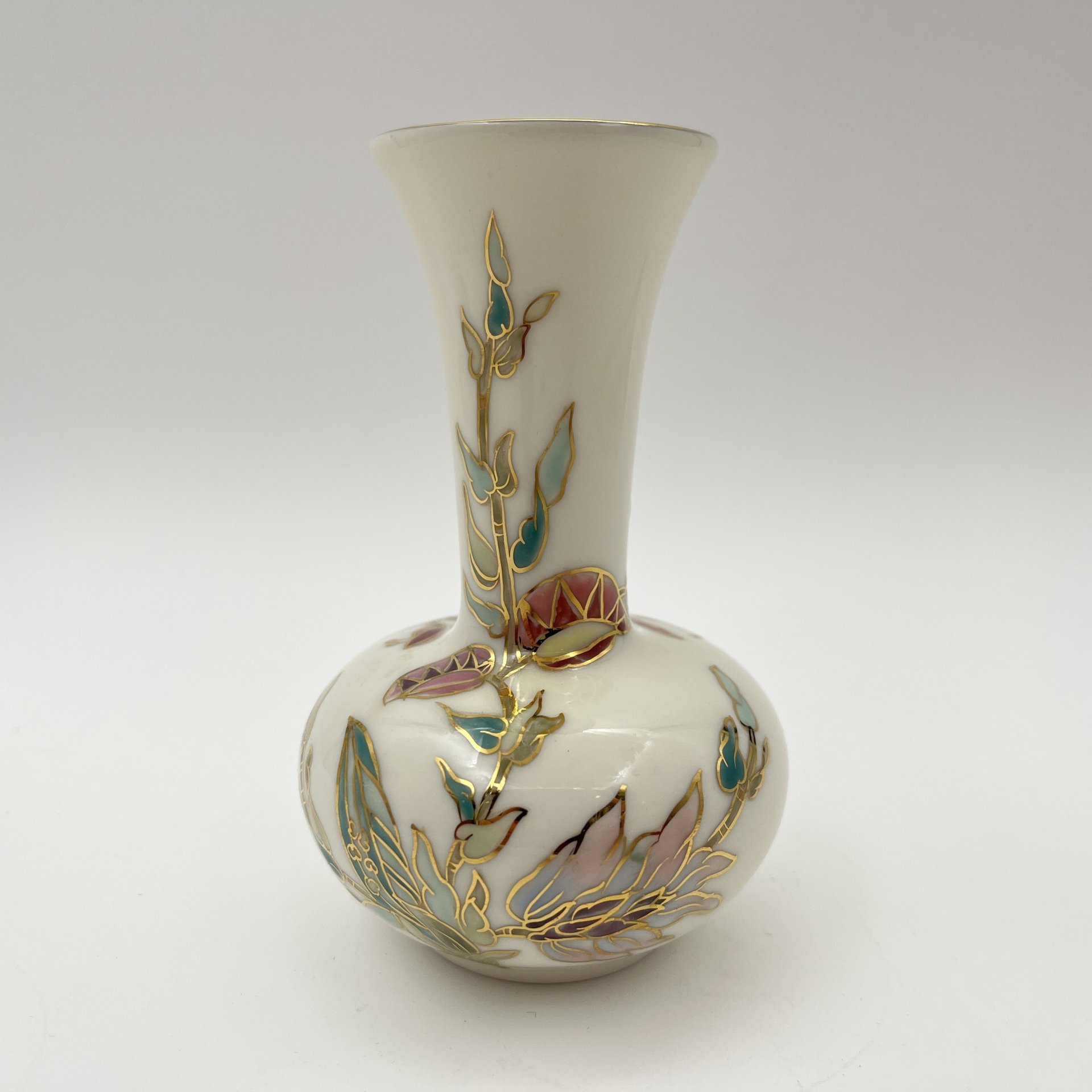 Ваза миниатюрная, украшенная изображением цветов, фарфор, роспись, золочение, Zsolnay, Венгрия, 1980-2000 гг.