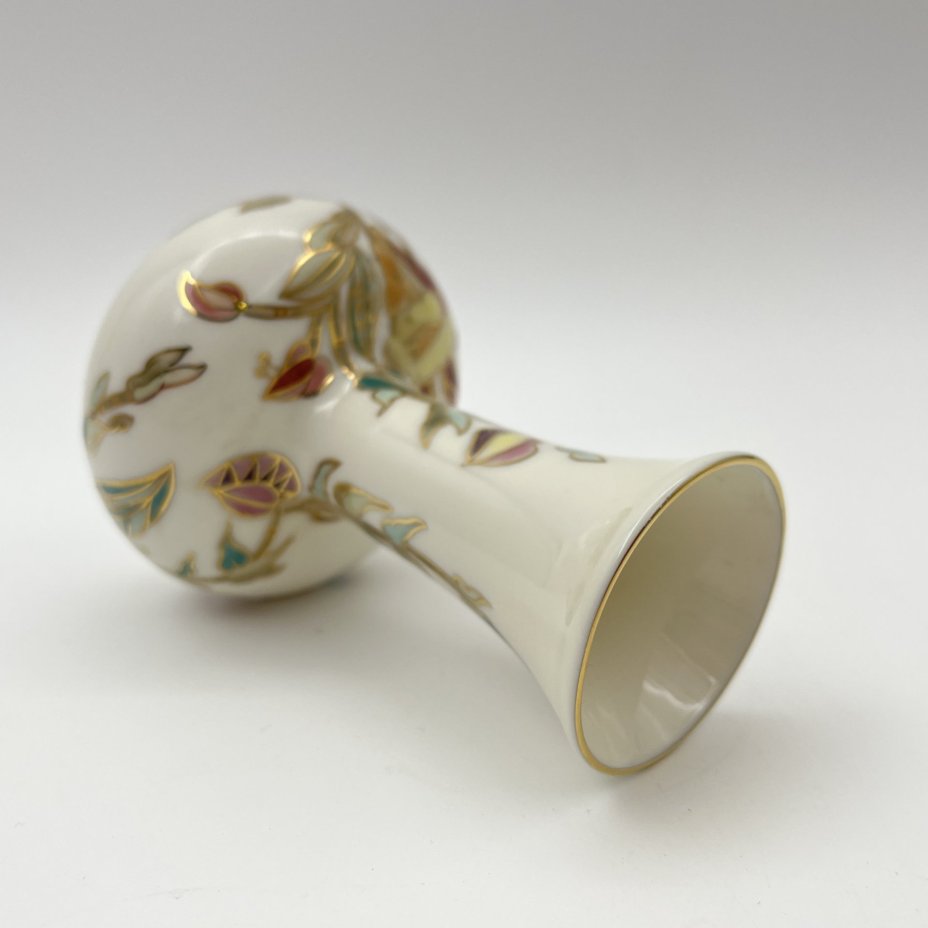 Ваза миниатюрная, украшенная изображением цветов, фарфор, роспись, золочение, Zsolnay, Венгрия, 1980-2000 гг.