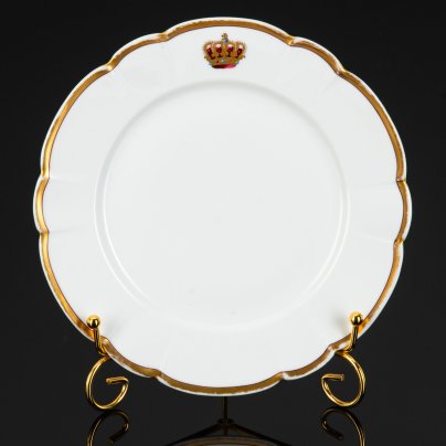 Тарелка с монограммой под королевской короной, фарфор, крытье, роспись, золочение, цировка, Martial Redon, Франция, 1882-1896 гг.