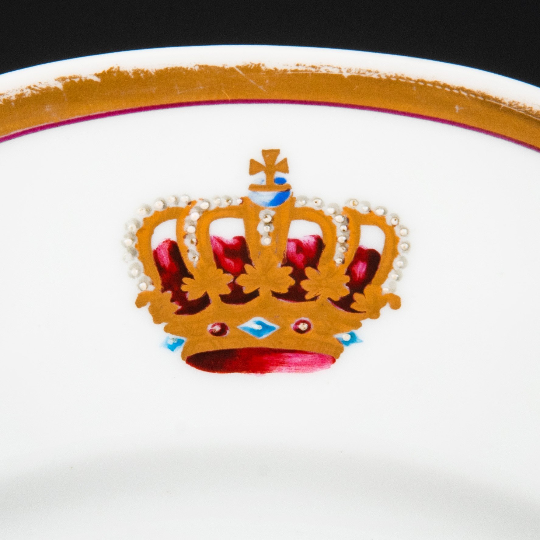 Тарелка с монограммой под королевской короной, фарфор, крытье, роспись, золочение, цировка, Martial Redon, Франция, 1882-1896 гг.