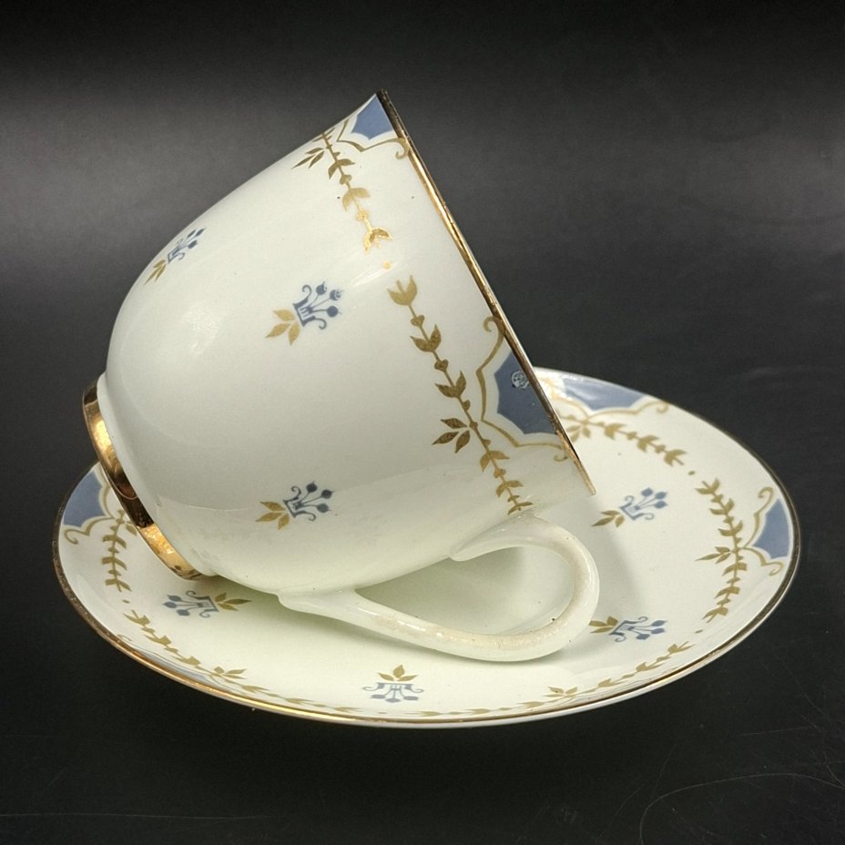 Пара кофейная с нежным растительным декором (автор формы "Ландыш" Э.М. Криммер), Ленинградский фарфоровый завод (ЛФЗ)