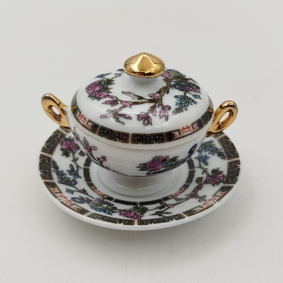 Солонка в виде супницы (миниатюрная) с изображением цветов,  "Porcelain Art" (PA), фарфор, деколь,золочение, Европа, 1970-2000 гг.