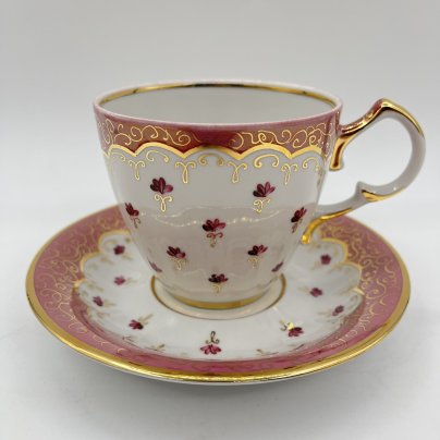 Чайная пара, украшенная мелким цветочным декором в розовых тонах, Завод «Красный фарфорист» (Чудово