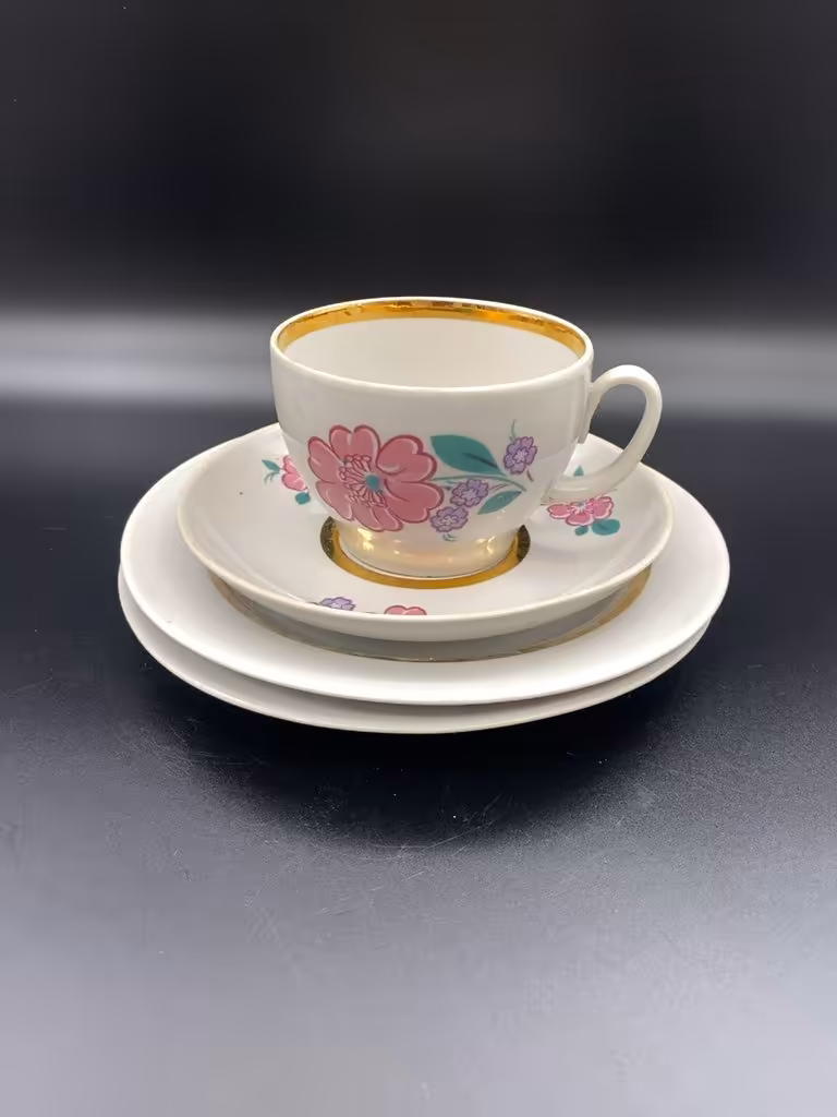 Чайная пара и 2 десертные тарелки (в подборе), Завод «Красный фарфорист» (Чудово