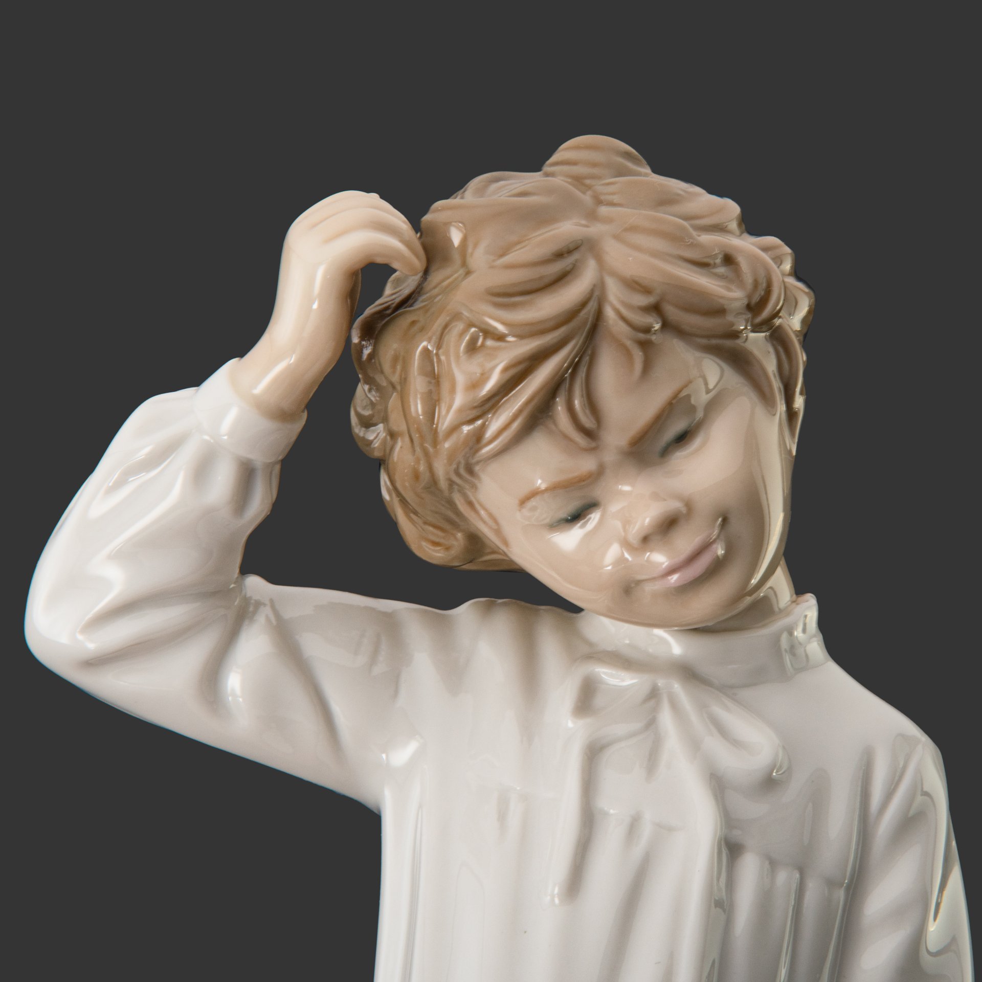 Статуэтка "Мальчик в ночной рубашке", фарфор, роспись, NAO Porcelain, Испания, 1970-2000 гг.