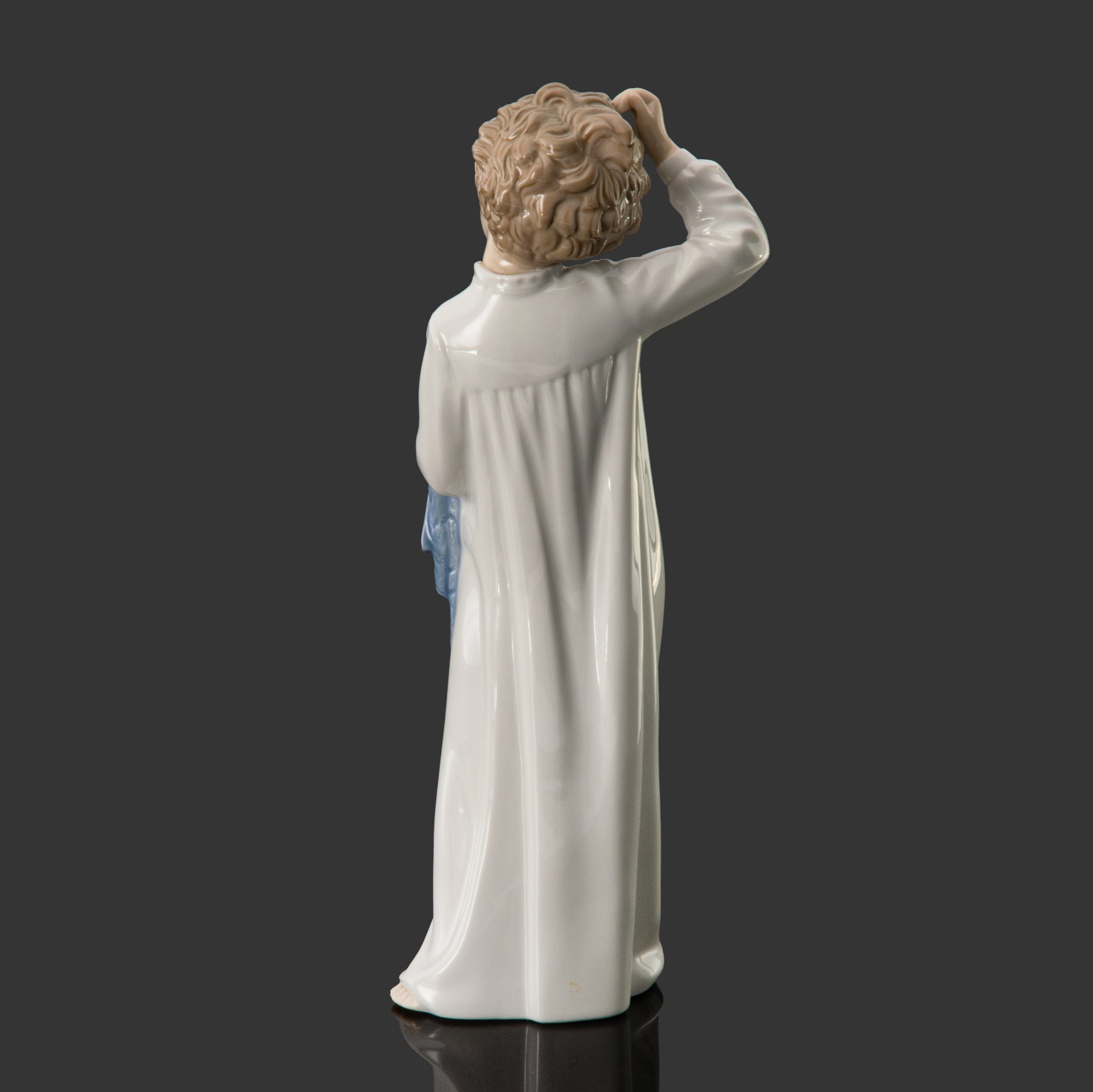 Статуэтка "Мальчик в ночной рубашке", фарфор, роспись, NAO Porcelain, Испания, 1970-2000 гг.