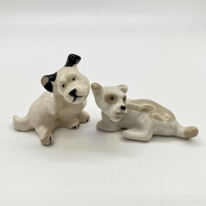 Набор из 2-х миниатюрных статуэток "Дворняжки" (под реставрацию), фарфор, роспись, Ленинградский фарфоровый завод (ЛФЗ), СССР, 1970-1980 гг.
