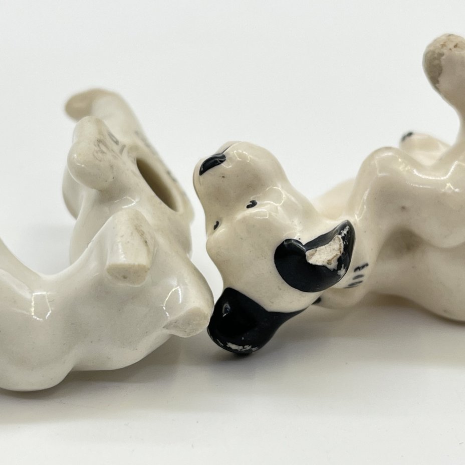 Набор из 2-х миниатюрных статуэток "Дворняжки" (под реставрацию), фарфор, роспись, Ленинградский фарфоровый завод (ЛФЗ), СССР, 1970-1980 гг.