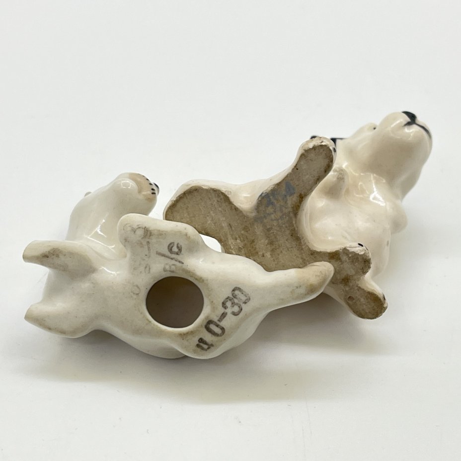 Набор из 2-х миниатюрных статуэток "Дворняжки" (под реставрацию), фарфор, роспись, Ленинградский фарфоровый завод (ЛФЗ), СССР, 1970-1980 гг.