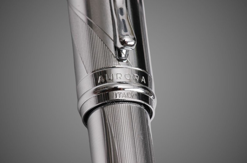 Перьевая ручка Aurora Ipsilon Design Chrome CT, перо - F, в подарочной коробке, Металлы: хром