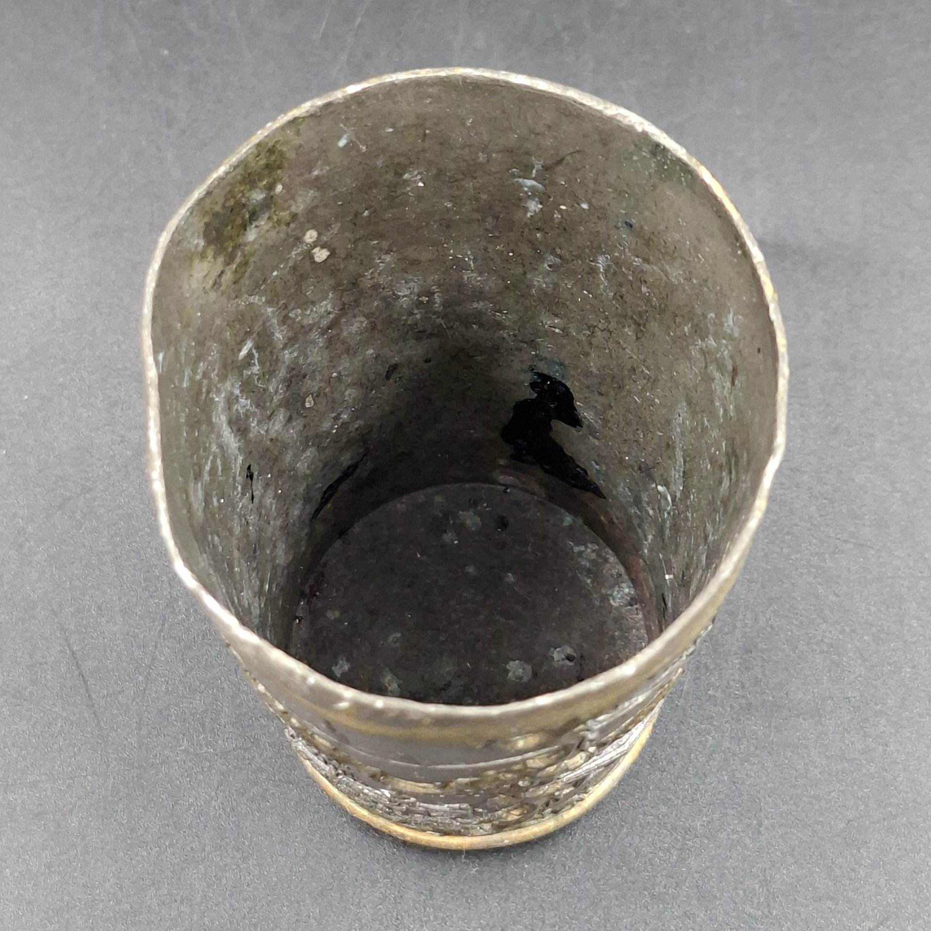 Стаканчик сувенирный к 200-летию Санкт-Петербурга с изображением достопримечательностей города, металл, Российская империя, 1903 г.