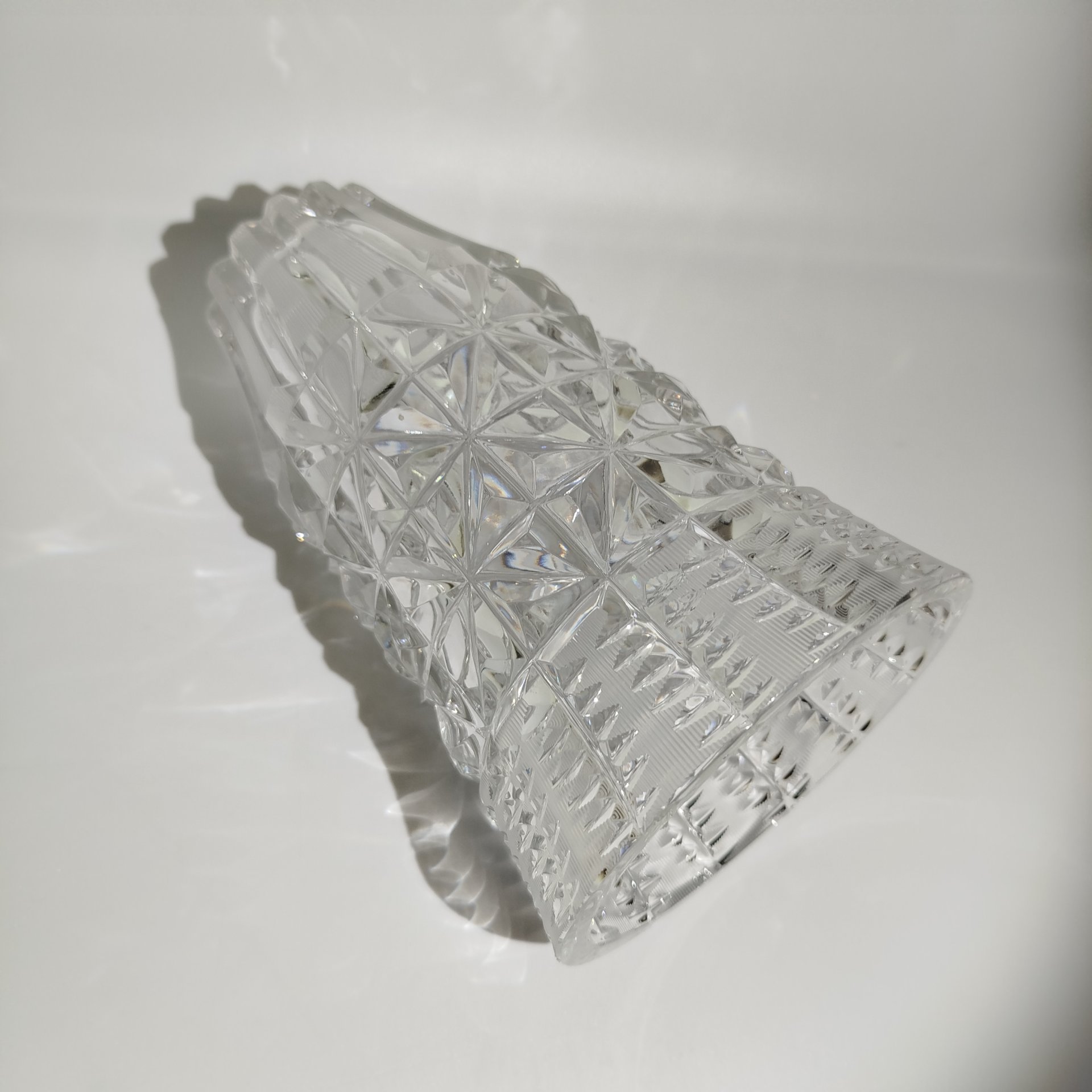 Ваза для цветов с резным геометрическим декором, хрусталь, алмазная грань, Завод «Красный Гигант», СССР, 1970-1990 гг.