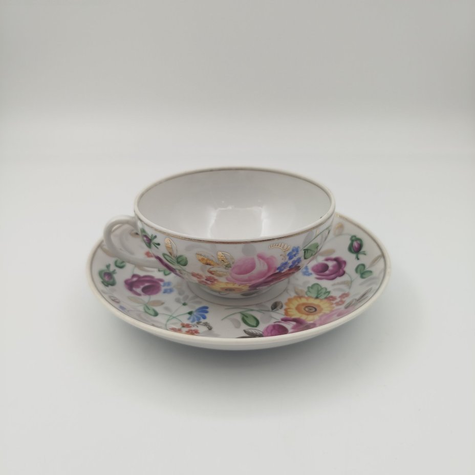 Пара чайная с двусторонним расписным цветочным декором в русском стиле, фарфор, роспись, золочение, Фарфоровый завод «Пролетарий» (Бронница, Мста), СССР, 1953-1958 гг.