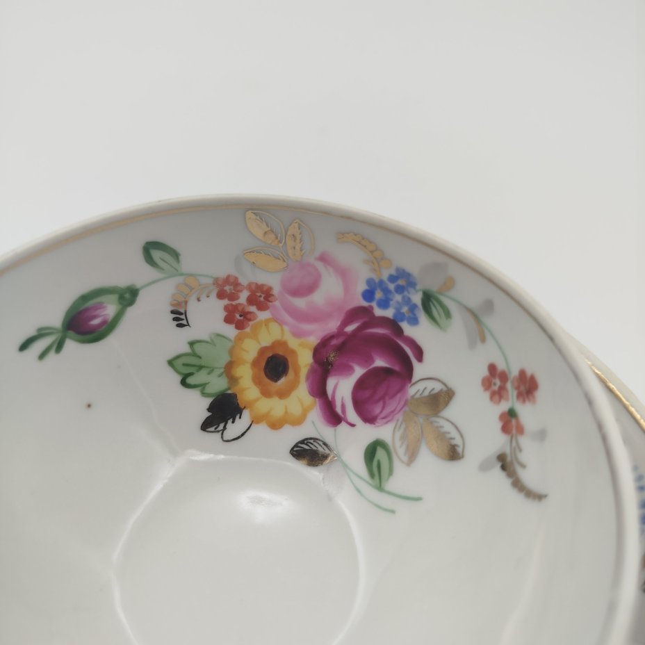 Пара чайная с двусторонним расписным цветочным декором в русском стиле, фарфор, роспись, золочение, Фарфоровый завод «Пролетарий» (Бронница, Мста), СССР, 1953-1958 гг.