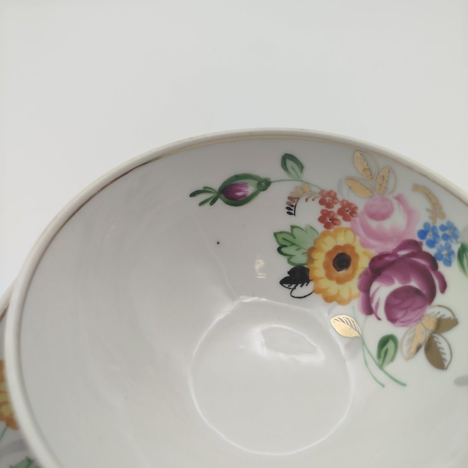 Пара чайная с двусторонним расписным цветочным декором в русском стиле, фарфор, роспись, золочение, Фарфоровый завод «Пролетарий» (Бронница, Мста), СССР, 1953-1958 гг.