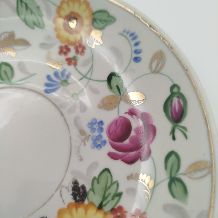 Пара чайная с двусторонним расписным цветочным декором в русском стиле, фарфор, роспись, золочение, Фарфоровый завод «Пролетарий» (Бронница, Мста), СССР, 1953-1958 гг.