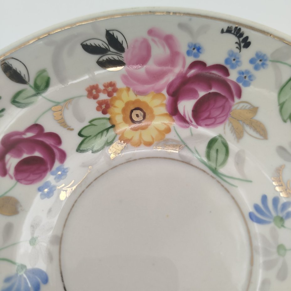 Пара чайная с двусторонним расписным цветочным декором в русском стиле, фарфор, роспись, золочение, Фарфоровый завод «Пролетарий» (Бронница, Мста), СССР, 1953-1958 гг.