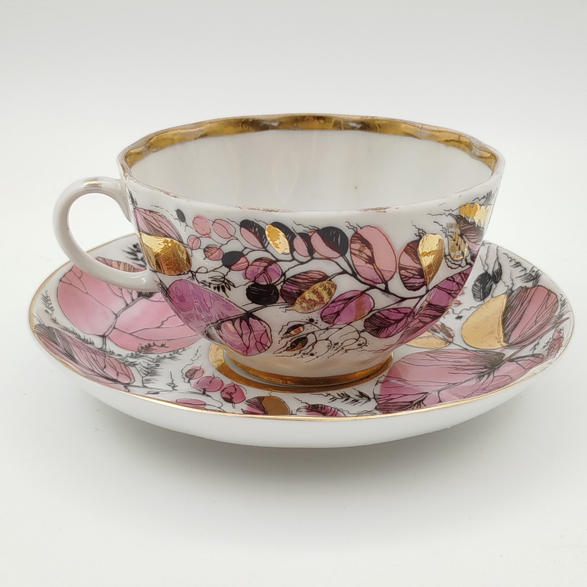 Пара чайная "Времена года" (форма "Тюльпан"), автор рисунка Н.П. Славина, фарфор, деколь, люстр, золочение, Ленинградский фарфоровый завод (ЛФЗ), СССР, 1970-1992 гг.