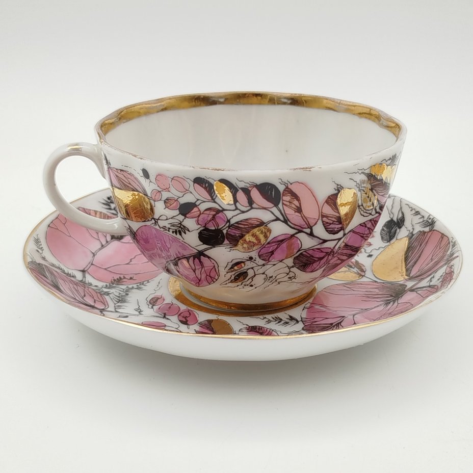 Пара чайная "Времена года" (форма "Тюльпан"), автор рисунка Н.П. Славина, фарфор, деколь, люстр, золочение, Ленинградский фарфоровый завод (ЛФЗ), СССР, 1970-1992 гг.