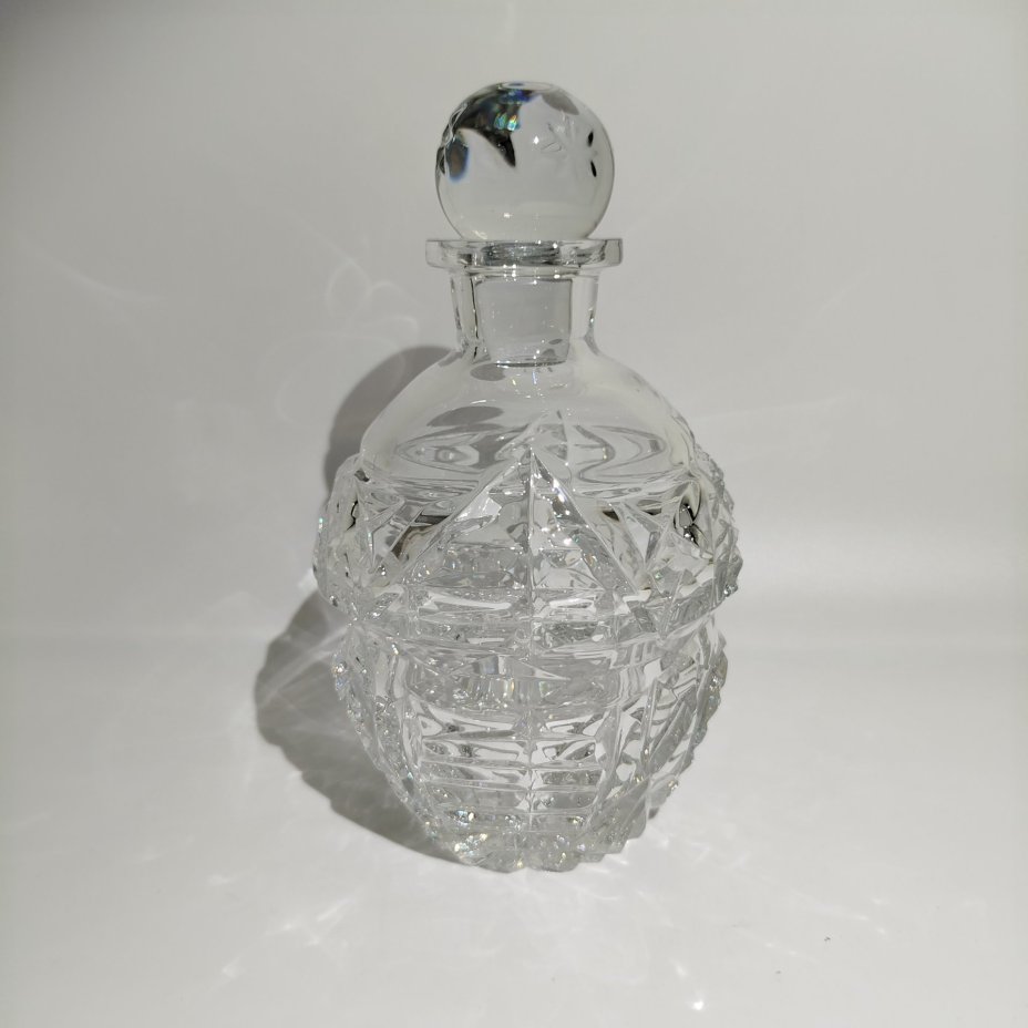 Штоф (графин)для креплёных напитков в комплекте со стопками на 6 персон, автор А.А. Аствацатурьян, хрусталь, алмазная грань, шлифовка, Ленинградский завод художественного стекла (ЛЗХС), СССР, 1960-1980 гг.