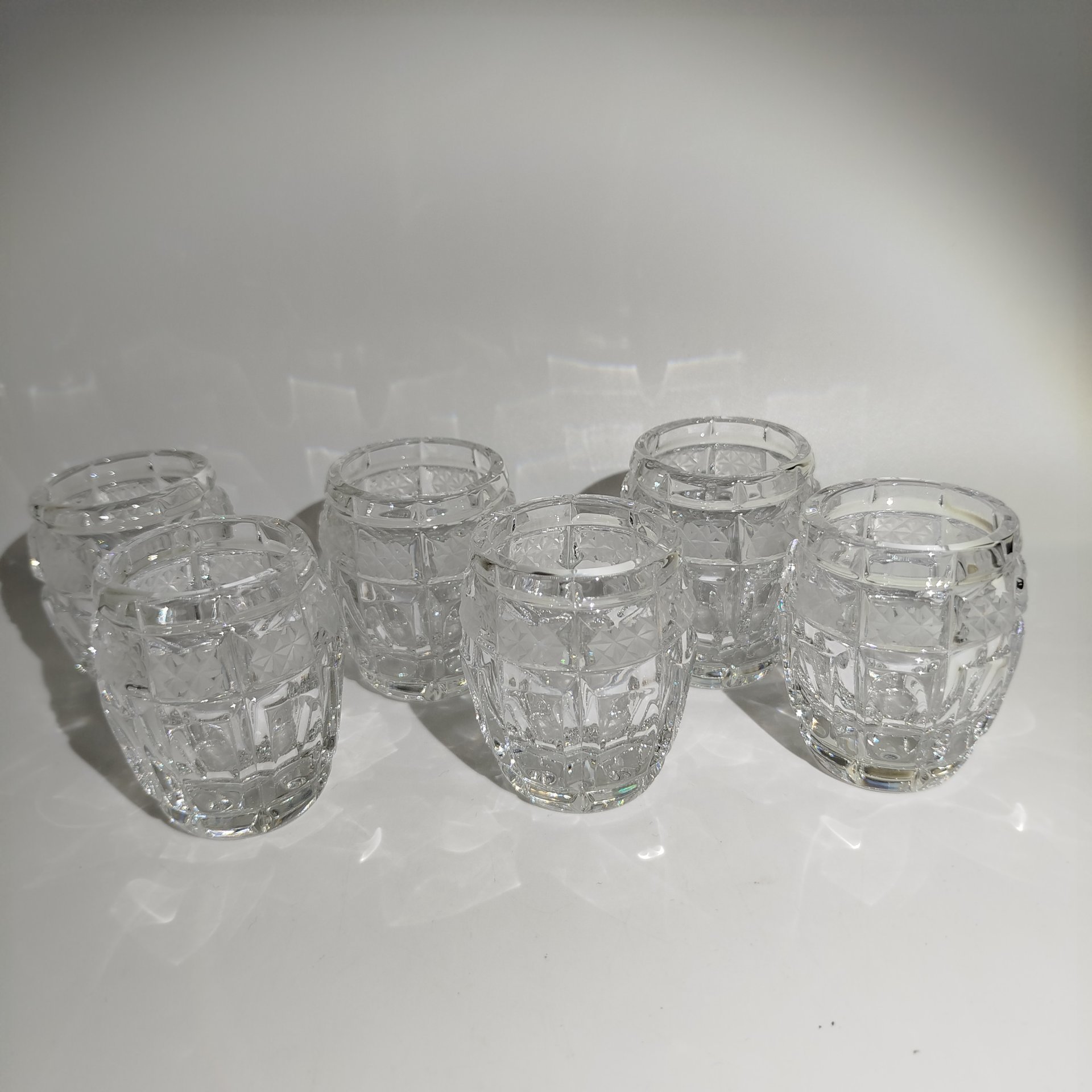 Штоф (графин)для креплёных напитков в комплекте со стопками на 6 персон, автор А.А. Аствацатурьян, хрусталь, алмазная грань, шлифовка, Ленинградский завод художественного стекла (ЛЗХС), СССР, 1960-1980 гг.