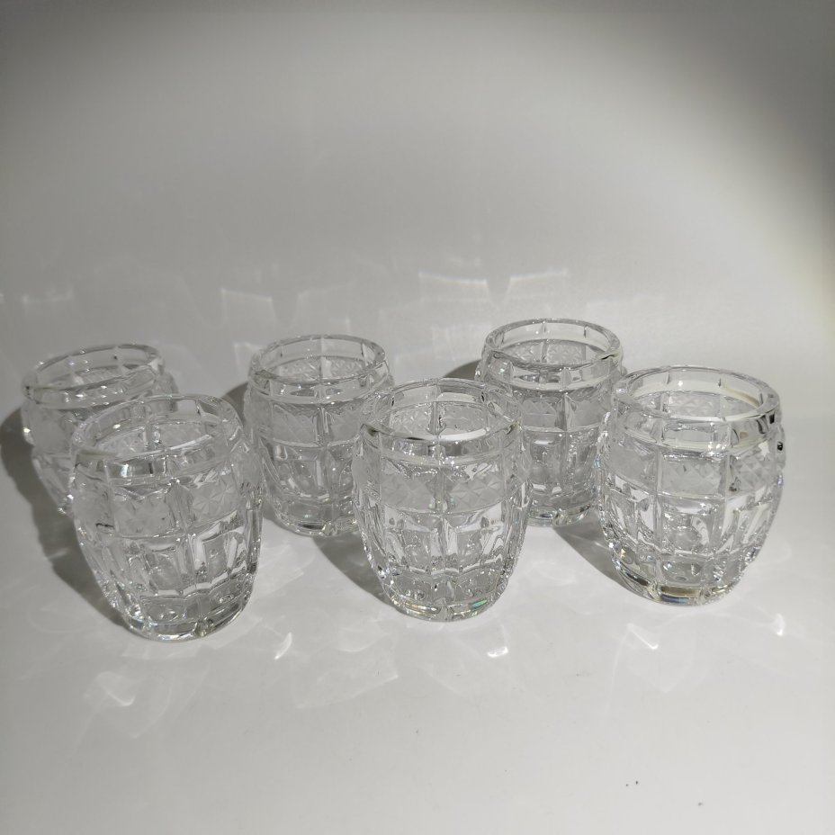 Штоф (графин)для креплёных напитков в комплекте со стопками на 6 персон, автор А.А. Аствацатурьян, хрусталь, алмазная грань, шлифовка, Ленинградский завод художественного стекла (ЛЗХС), СССР, 1960-1980 гг.