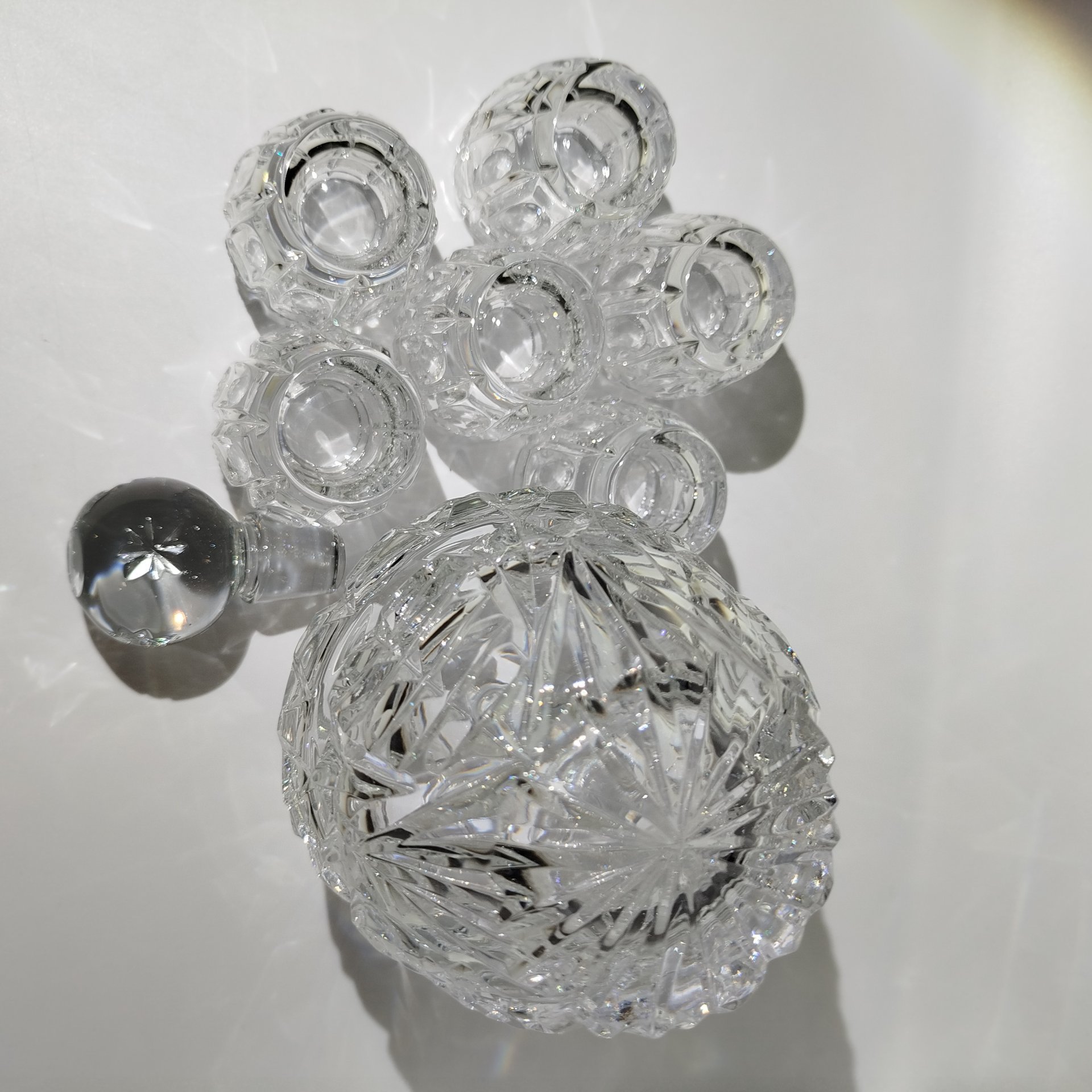 Штоф (графин)для креплёных напитков в комплекте со стопками на 6 персон, автор А.А. Аствацатурьян, хрусталь, алмазная грань, шлифовка, Ленинградский завод художественного стекла (ЛЗХС), СССР, 1960-1980 гг.