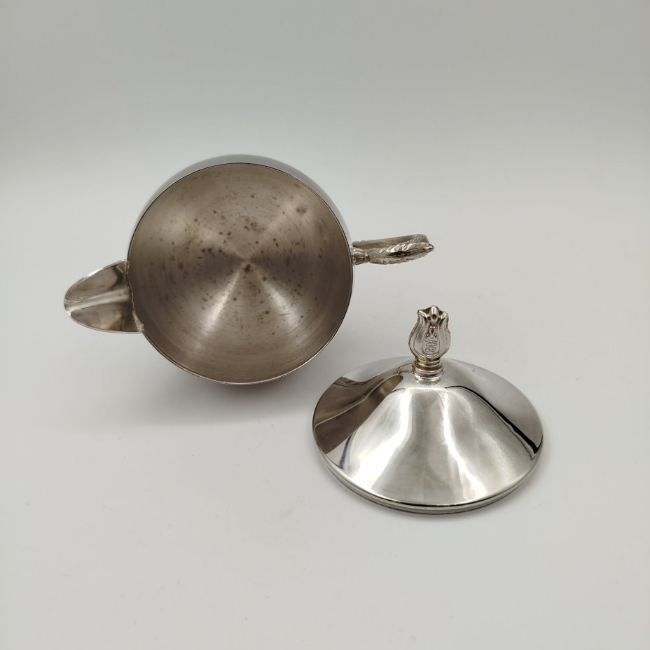 Молочник округлой формы на фигурных ножках, металл, серебрение, Европа, 1960-1990 гг.