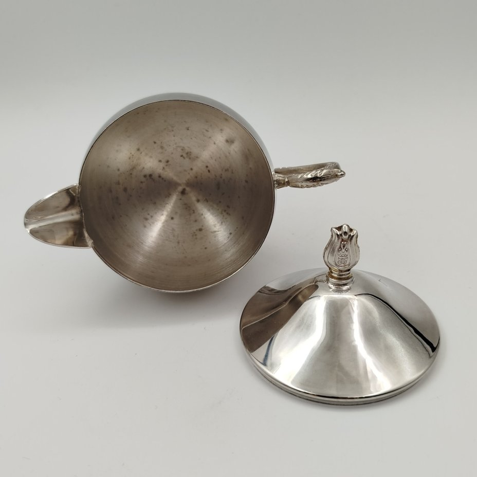 Молочник округлой формы на фигурных ножках, металл, серебрение, Европа, 1960-1990 гг.