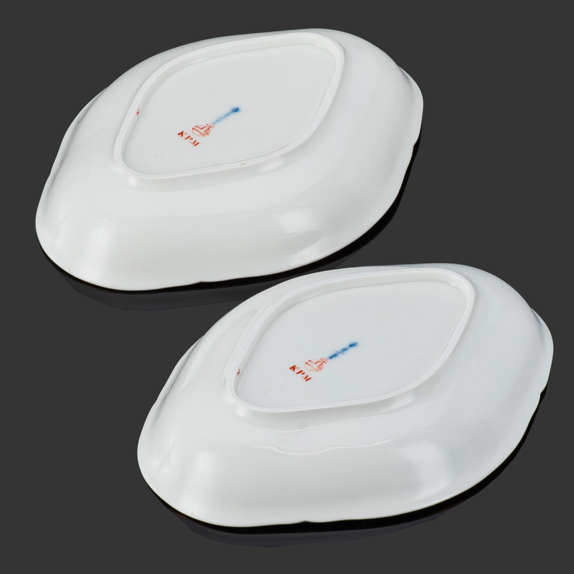 Набор из двух розеток для сервировки с декором в виде короны, фарфор, роспись, золочение, KPM (Königliche Porzellan-Manufaktur), Германия, 1870-1890 гг.