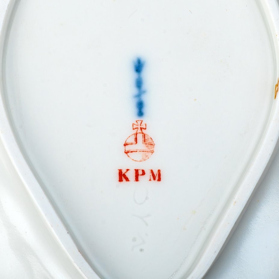 Набор из двух розеток для сервировки с декором в виде короны, фарфор, роспись, золочение, KPM (Königliche Porzellan-Manufaktur), Германия, 1870-1890 гг.