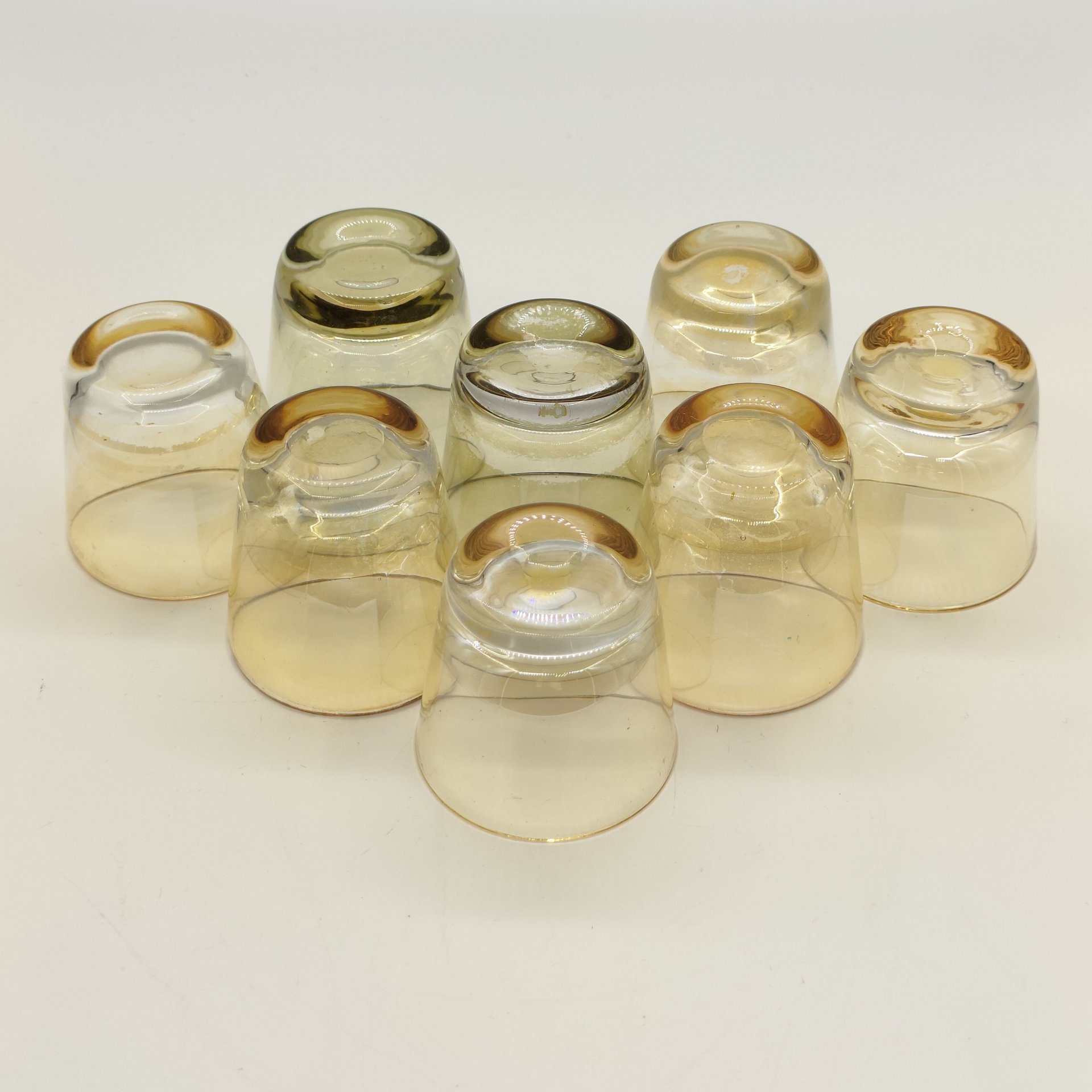 Набор стопок желтого оттенка на 8 персон, цветное стекло, золочение, СССР, 1970-1990 гг.