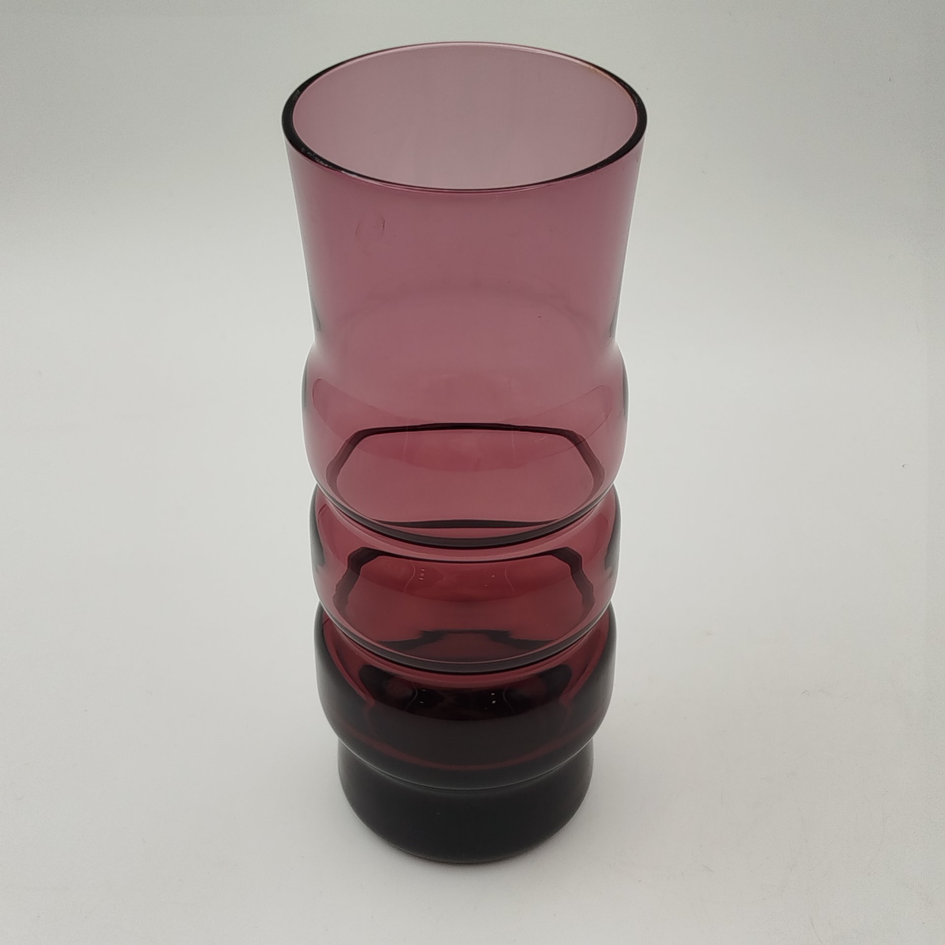 Вазочка марганцевого оттенка, цилиндрической формы с перехватами, цветное стекло, СССР, 1970-1990 гг.